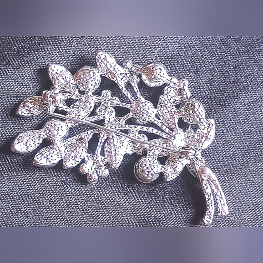 Beautiful Bouquet of Flowers!Brooch!Aurora Borealis and Clear stones.Detailed! - Picture 3 of 3